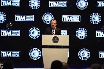 Bakan Muş: "Türkiye Orta Vadeli Program'da yer alan ihracat hedefine bir yıl önceden ulaştı"