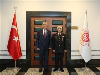 Ticaret Bakanı Ömer Bolat Jandarma Genel Komutanı Arif Çetin'i Ticaret Bakanlığında Kabul Etti
